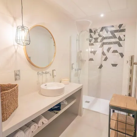 Chez Nerthe- 5-sterne-haus Mit Privatem Jacuzzi By Interhome *