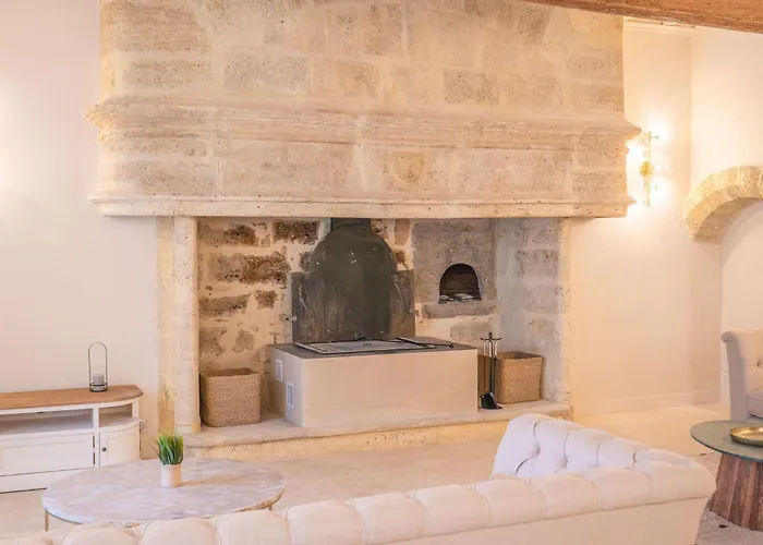 Chez Nerthe- 5-sterne-haus Mit Privatem Jacuzzi By Interhome Пезенас