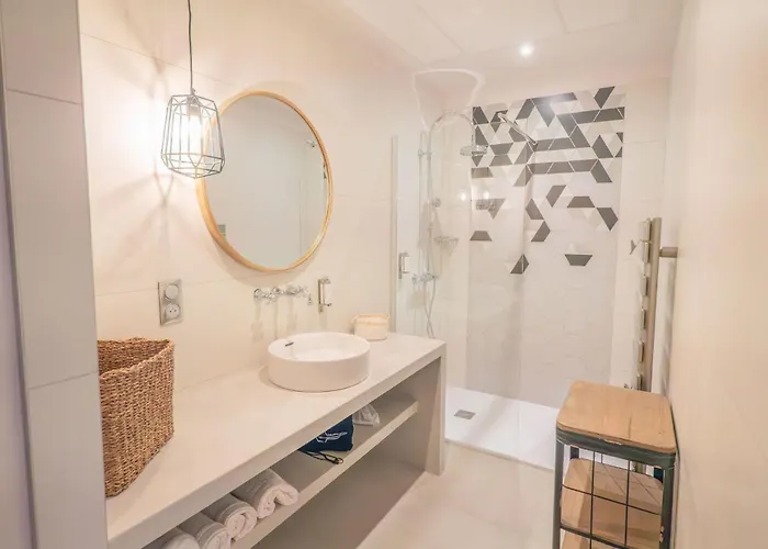 Chez Nerthe- 5-sterne-haus Mit Privatem Jacuzzi By Interhome *